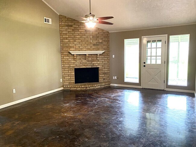 Building Photo - 945 Chatwood Dr, Beaumont, TX 77706