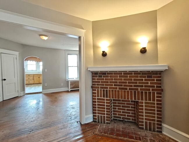 Building Photo - 409 N Daggett St