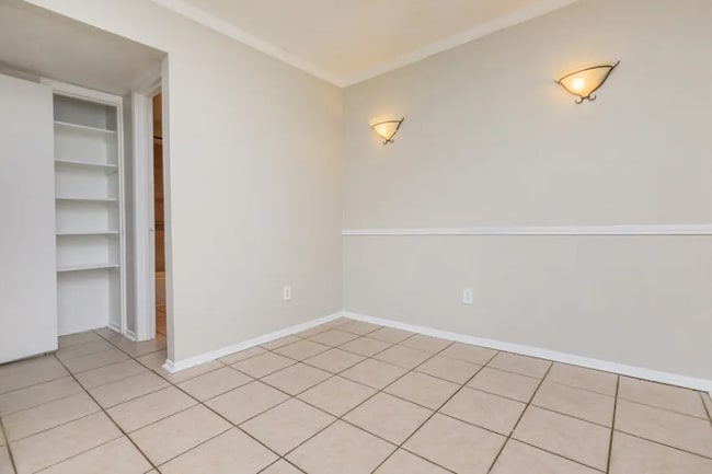 Building Photo - 4645 Ocean Dr