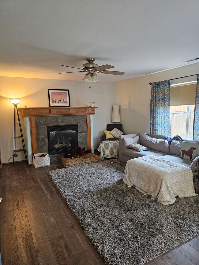Foto del edificio - 3 Bedroom Home for rent in Tahoma Terra community!