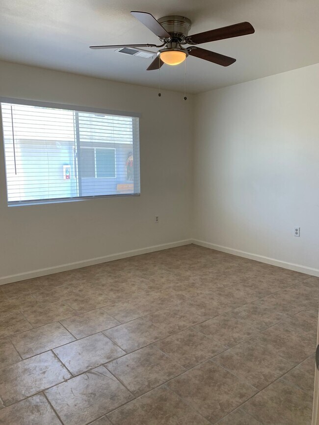 Building Photo - 2509