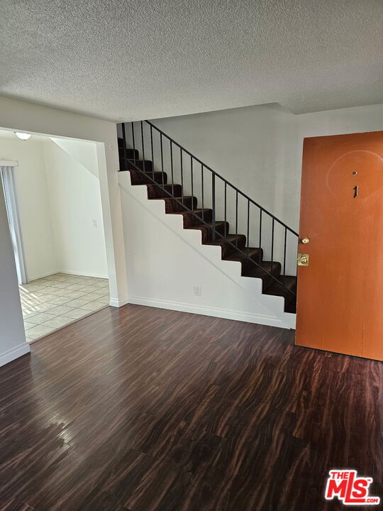 Foto del edificio - 1855 S Victoria Ave