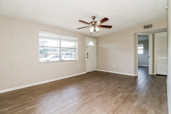 Building Photo - 11034 Taft Dr