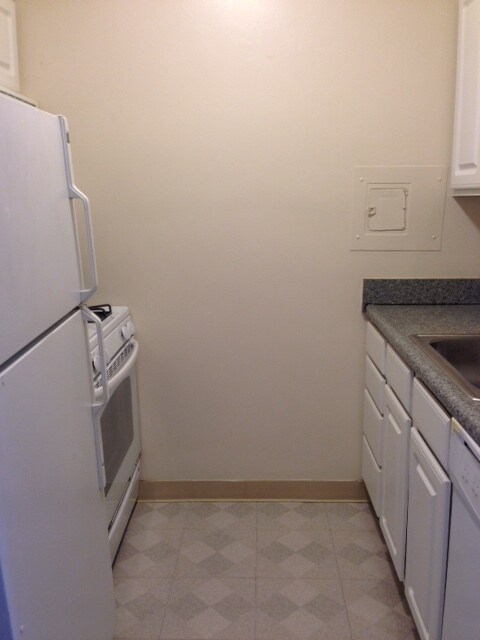 Foto del edificio - Price Reduction! Primely Located Studio (Utilities Included!!) on the Eighth Floor of Letterman H...