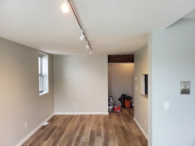 Building Photo - 33 Brainerd Rd