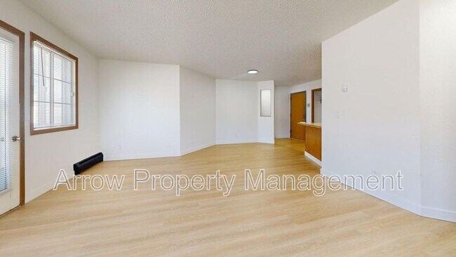 Foto del edificio - 2141 Xavier St