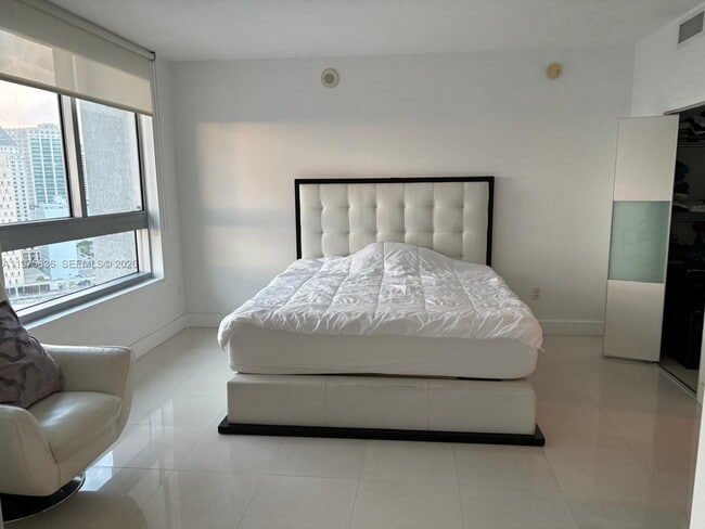 Foto del edificio - 90 SW 3rd St