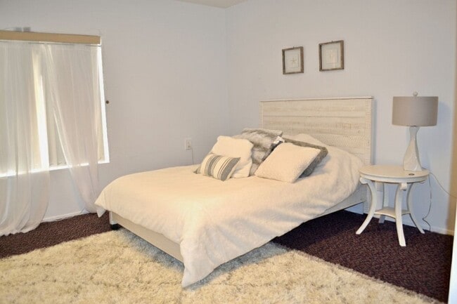 Building Photo - 721 W 32nd St