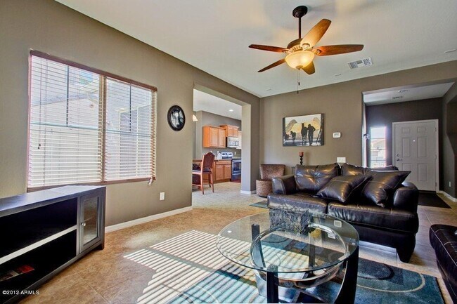Foto del edificio - Charming 3 bed home with POOL in Gated community!! with 2 car garage !!