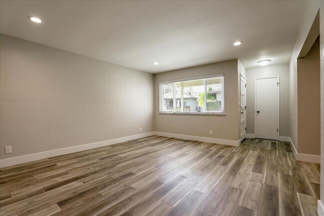 Building Photo - Los Gatos Almaden Road 2117/2119