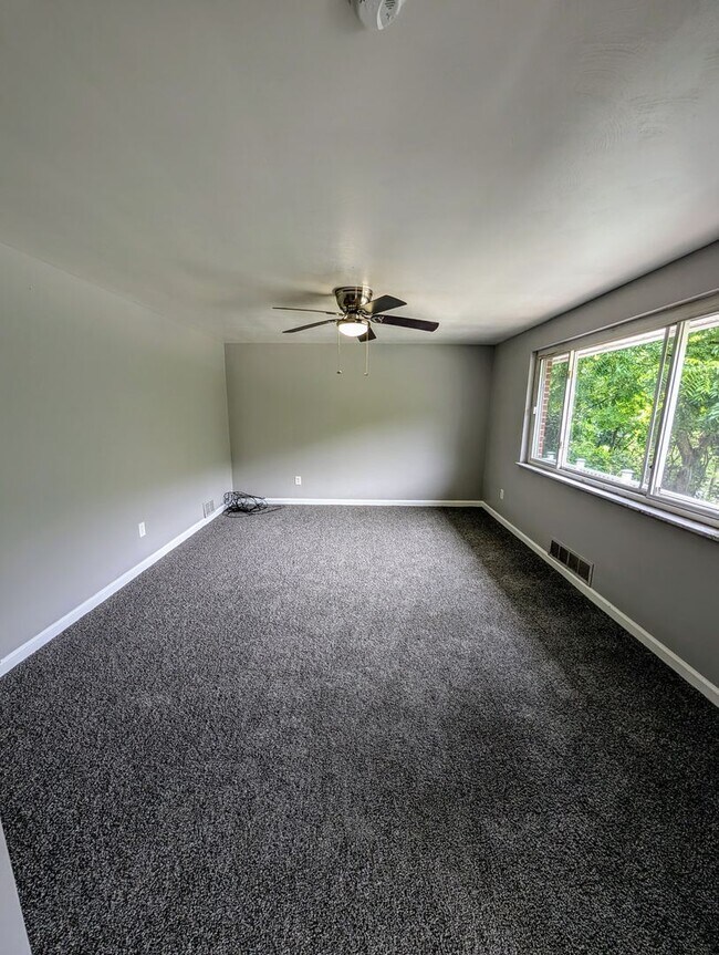 Foto del edificio - MODERN 3 BEDROOM HOME IN SOUTH PARK!