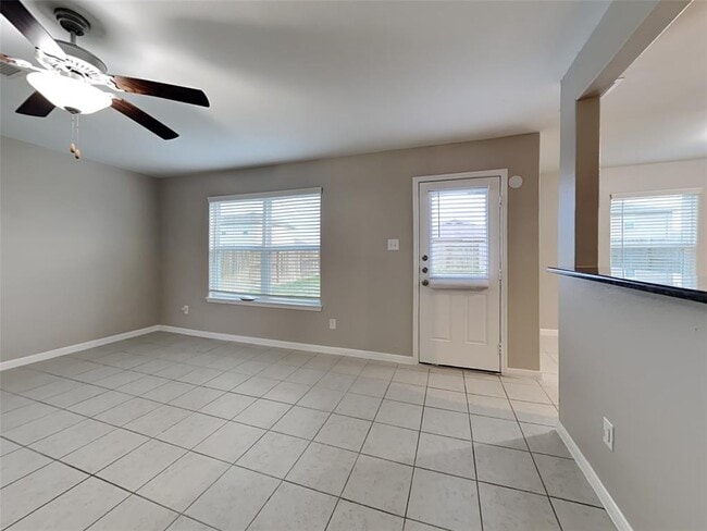Building Photo - 404 Palomino Stand Dr