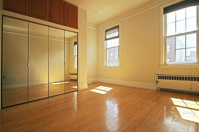 Building Photo - 4207 Broadway