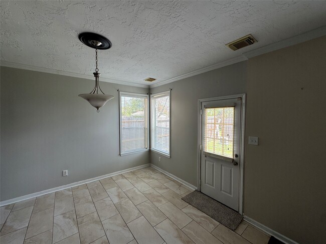 Building Photo - 20810 Deauville Dr