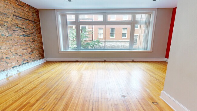 Sala de estar - 313 N Charles St