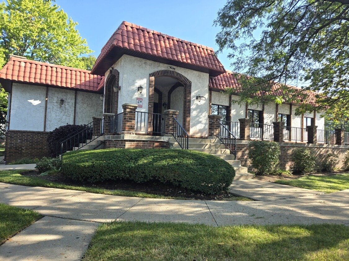 Building Photo - 450 Plum Creek Dr