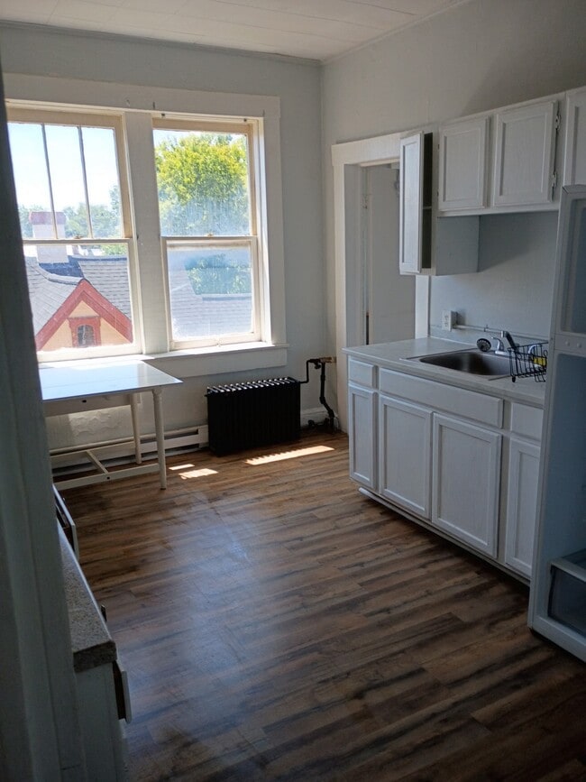 Building Photo - 207 S Maple Ave