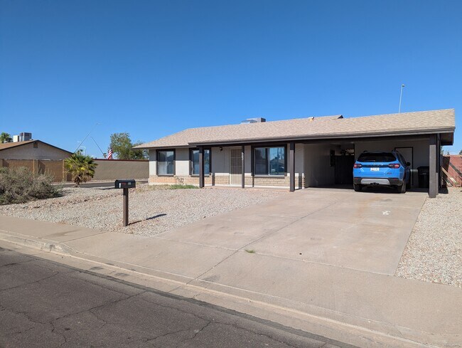 Foto del edificio - 563 N Santa Anna