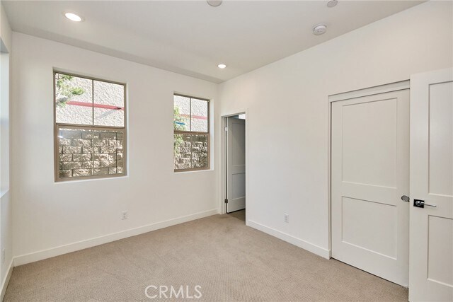Foto del edificio - 6038 Derby Ln