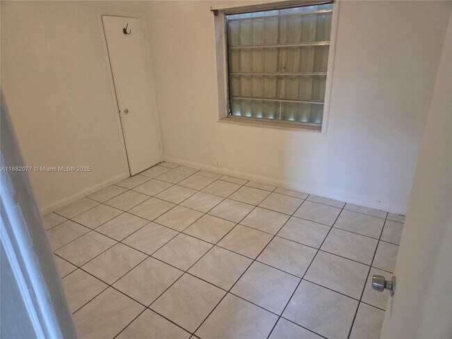 Foto del edificio - 1787 NE 173rd St