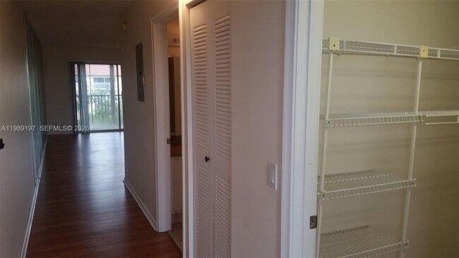 Foto del edificio - 1400 SW 124th Terrace