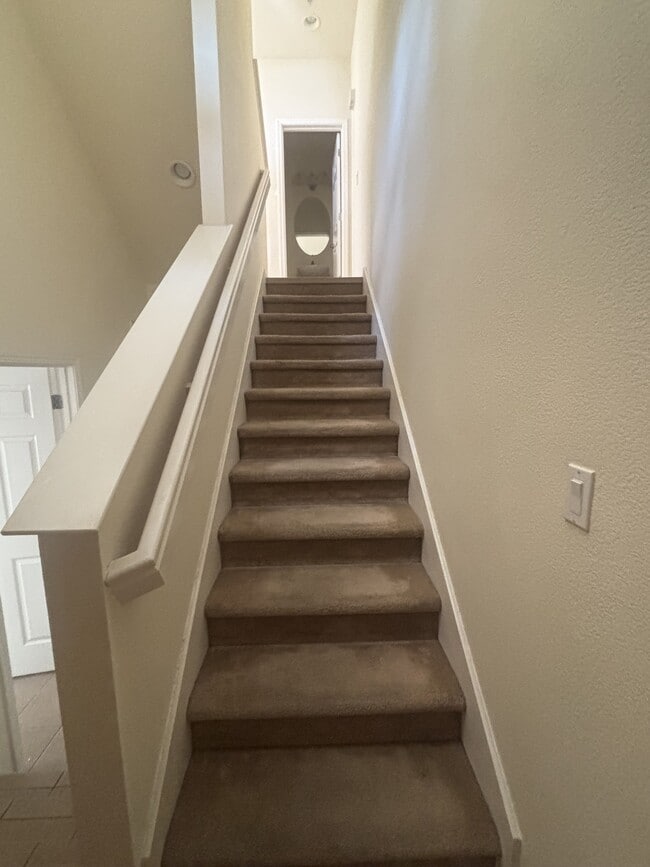 Building Photo - 1013 Fuller Terrace