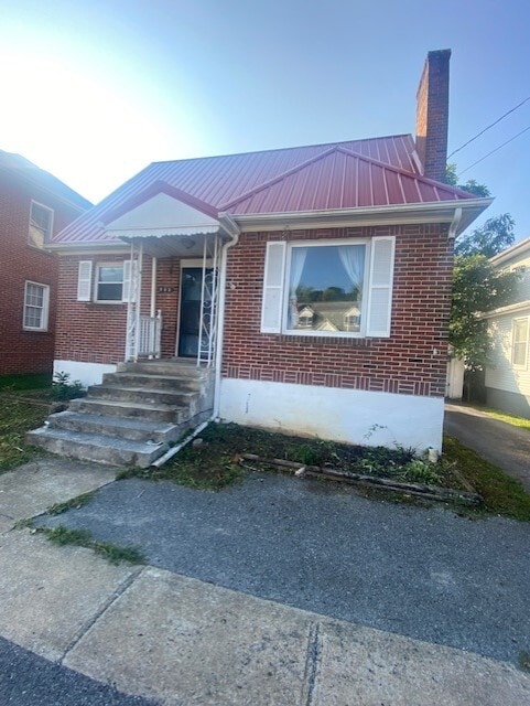 Building Photo - 905 College Ave