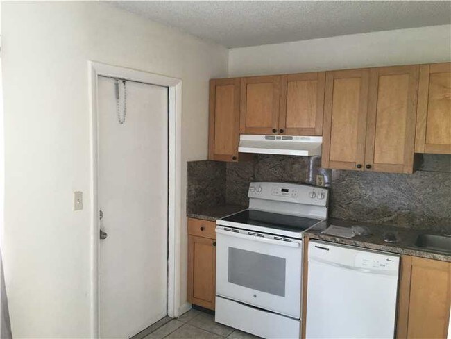 Building Photo - 3811 SW 60th Ave