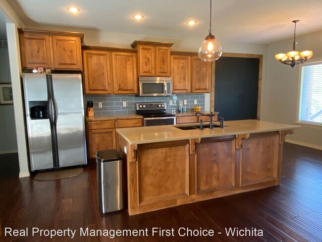 Building Photo - 6 br, 3 bath House - 13902 E Ayesbury Street