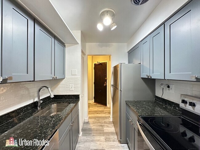 Foto del edificio - 3815 N Pine Grove Ave