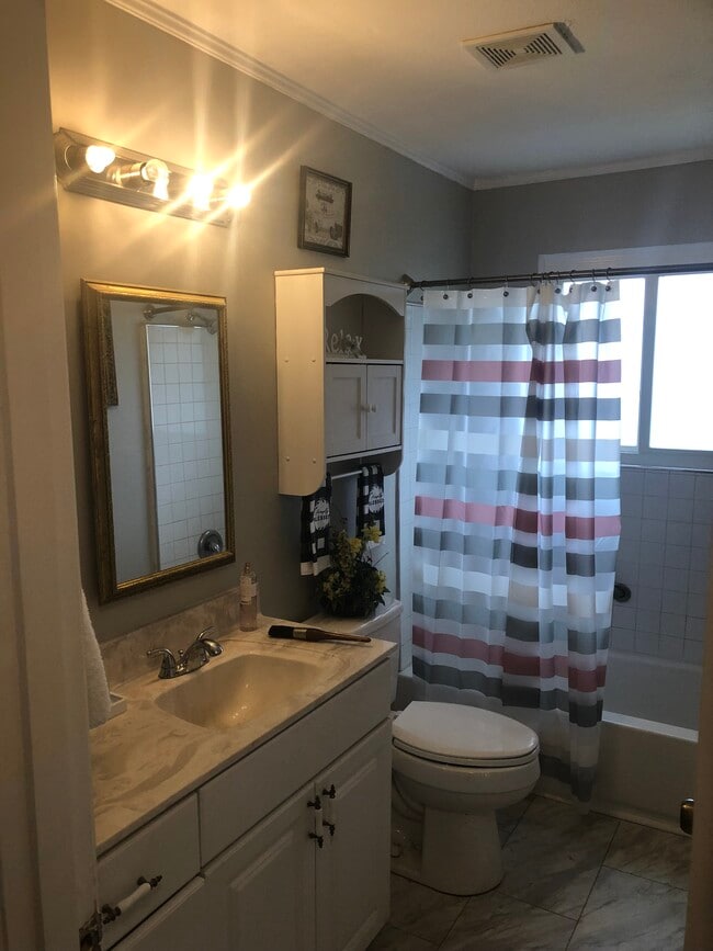 Foto del edificio - 104 Santeelah St