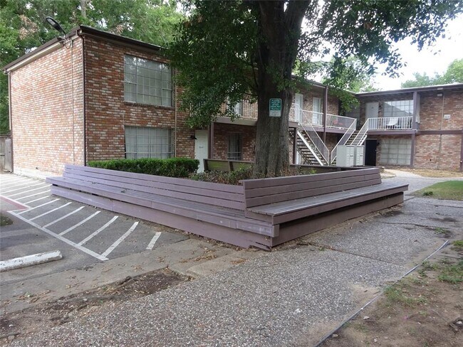 Foto del edificio - 7510 Shady Villa Ln
