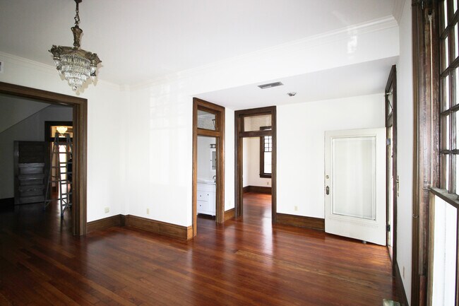 Building Photo - 1839 Valence St