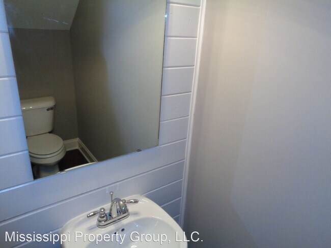 Building Photo - 4 br, 4.5 bath House - 426 Walker Circle