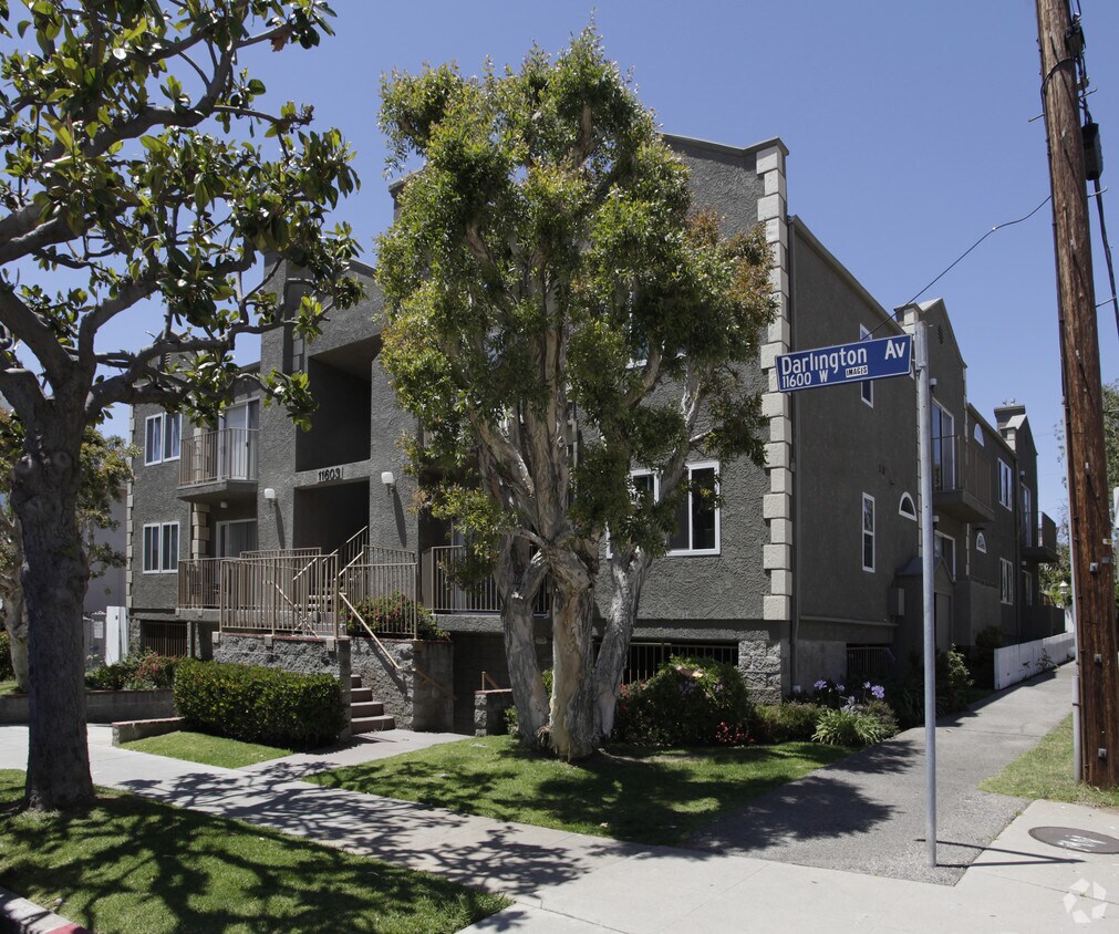 Building Photo - 11603 Darlington Ave