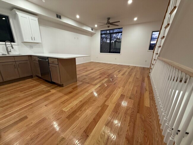 Building Photo - 23 E 44th St