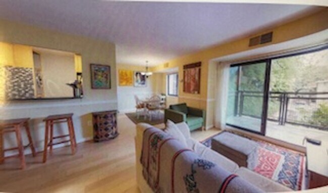 Foto del edificio - Fantastic 2BR/1BA with Parking & Secured Entry in Takoma Park