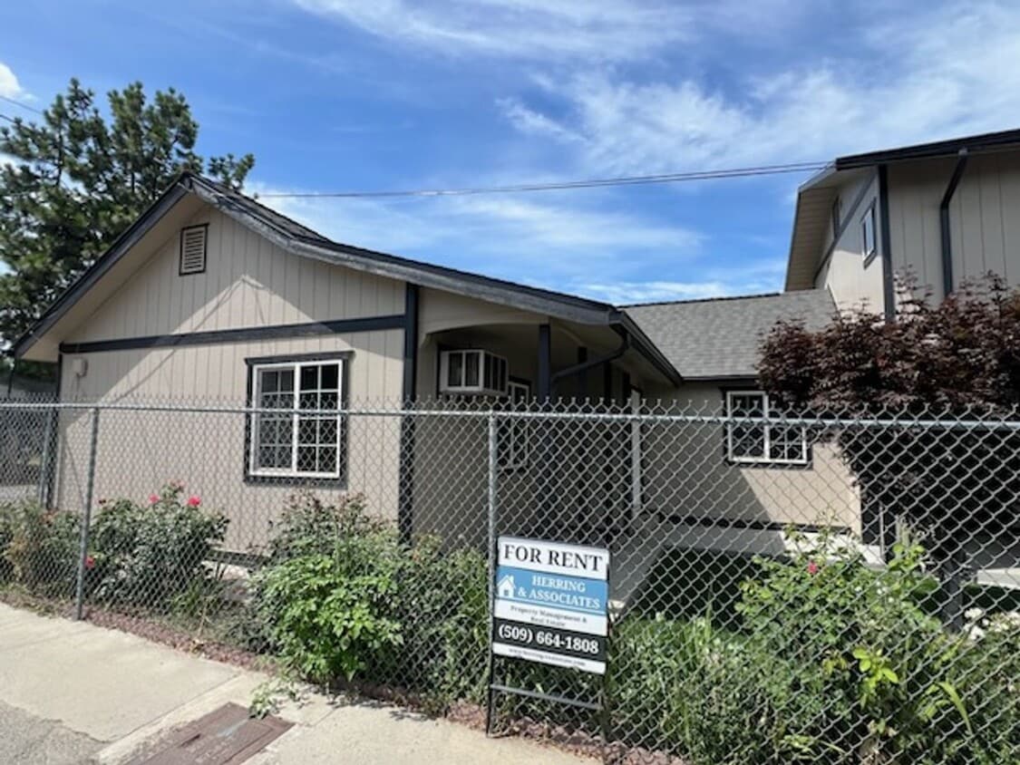 Primary Photo - 934 Methow St