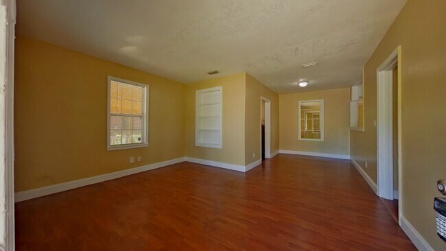 Building Photo - Charming 3Bedroom Northside Home!