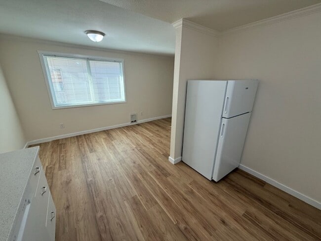 Building Photo - Alfi 3325 4-plex - Everett
