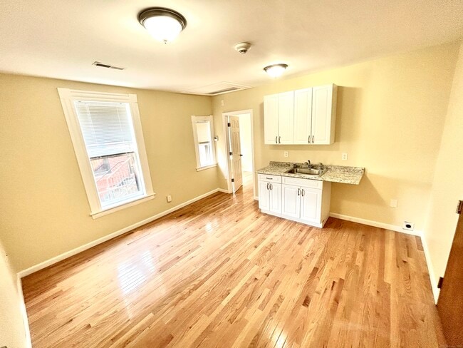 Foto del edificio - 135 W Main St