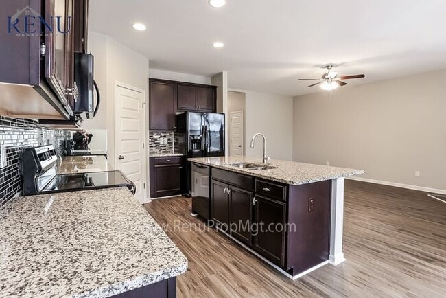 Foto del edificio - Now Available!