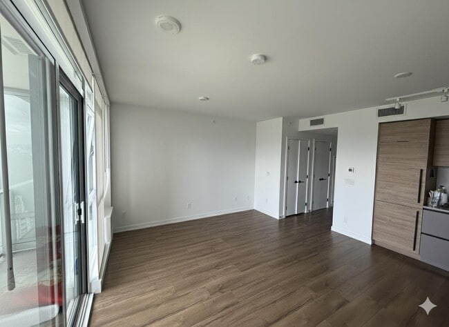 Photo du bâtiment - 13428-13105 105 Ave