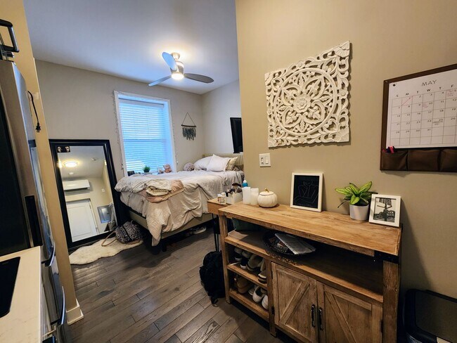 Building Photo - Contemporary studio in Lincoln Park