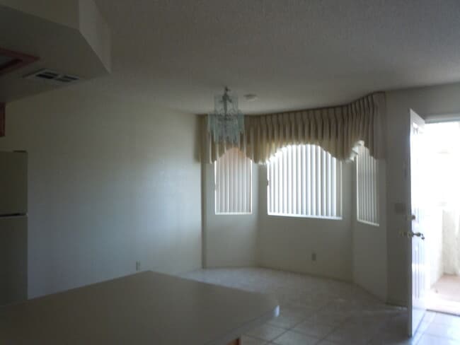 Building Photo - CONDO- Rock Springs