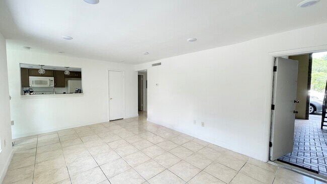 Building Photo - 5232 Curry Ford Rd