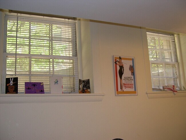 Building Photo - 120 Riverway