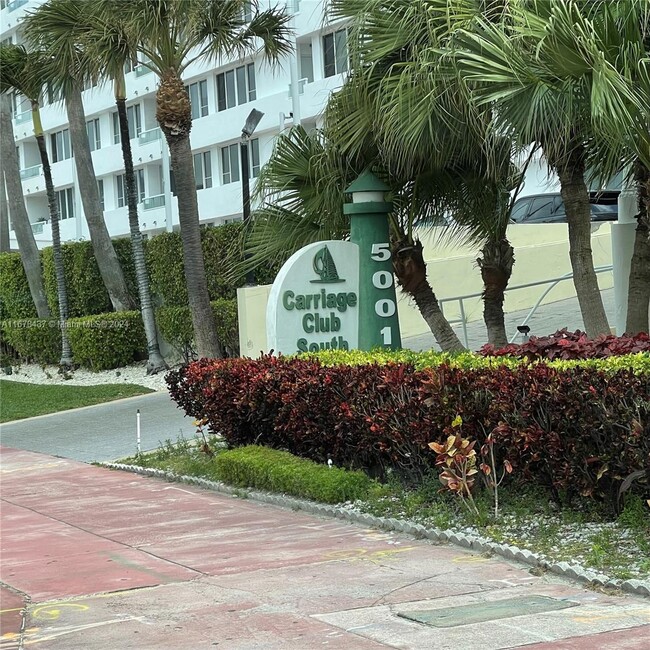 Foto del edificio - 5001 Collins Ave