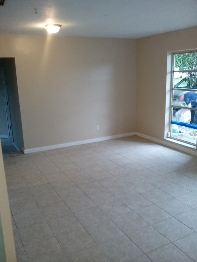 Building Photo - 3 Bed 1 Bath Home | Pet Friendly | Washer ...