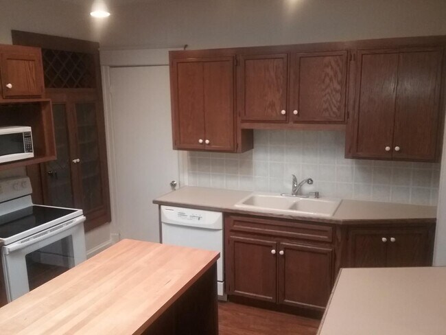 Kitchen 11'x13'2" - 313 Main St